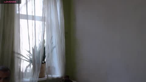 mimi_la online show from October 8, 2025, 12:25 pm