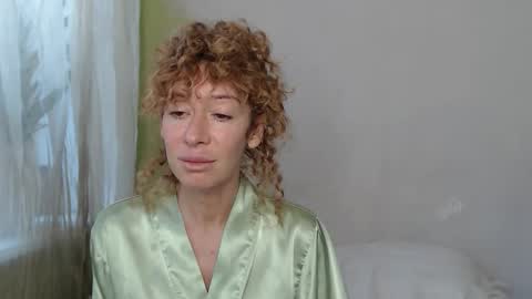mimi_la online show from October 10, 2025, 9:19 am