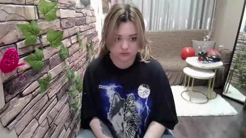 mimimishel_69 online show from February 14, 2025, 8:21 am