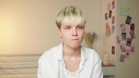 Sonya online show from October 24, 2025, 1:29 pm