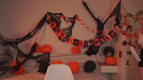 Sonya online show from November 4, 2025, 2:16 pm