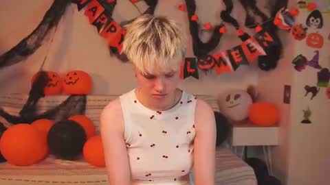 Sonya online show from November 6, 2025, 2:07 pm