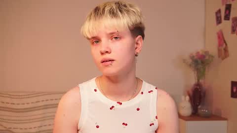 Sonya online show from November 11, 2025, 2:17 pm