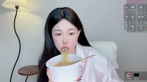 mimmouo online show from February 19, 2026, 12:23 pm