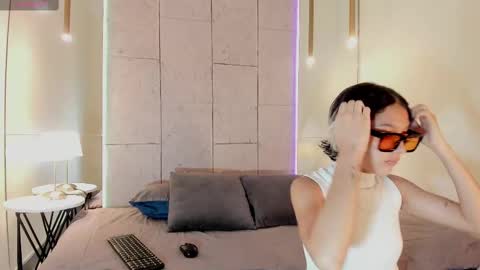 Minji online show from September 10, 2025, 11:32 am