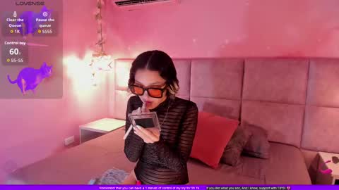 Minji online show from October 2, 2025, 11:39 am