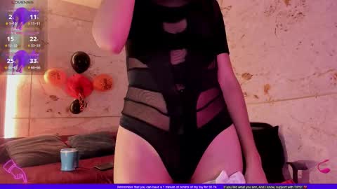 Minji online show from October 14, 2025, 9:48 pm