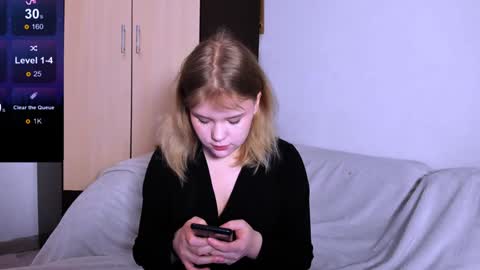 hi Im Mina  online show from December 3, 2024, 1:30 am