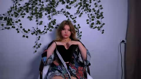 hi Im Mina  online show from February 19, 2025, 9:28 am