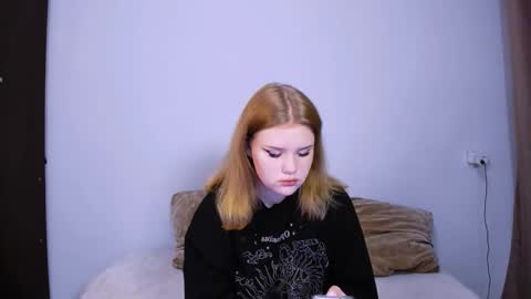 hi Im Mina  online show from September 30, 2025, 11:10 pm