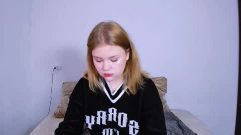 hi Im Mina  online show from October 22, 2025, 10:42 pm