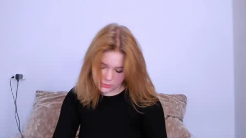 hi Im Mina  online show from October 26, 2025, 2:17 am