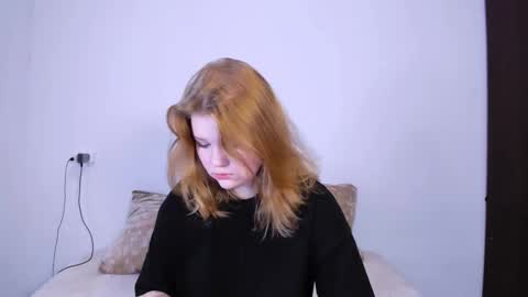 hi Im Mina  online show from October 27, 2025, 10:25 pm