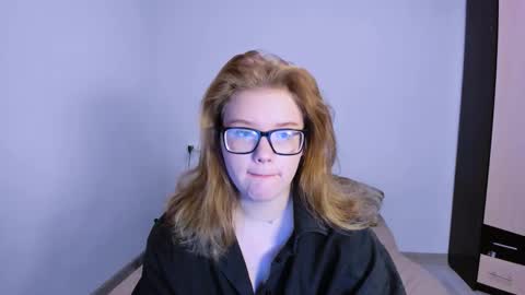 hi Im Mina  online show from November 16, 2025, 1:33 am