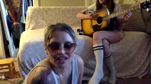 Snapshot of mindymounds chatting on May 1, 2026, 8:46 pm Mindy online show from May 1, 2026, 8:46 pm