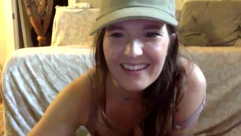 Snapshot of mindymounds chatting on May 4, 2026, 12:06 am Mindy online show from May 4, 2026, 12:06 am