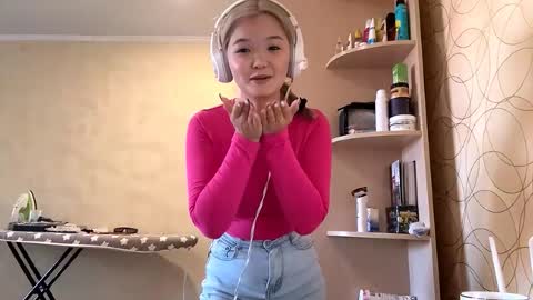 Kate online show from September 23, 2025, 6:05 am