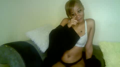 minieme001 online show from March 22, 2026, 12:25 am