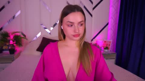 minifox_ online show from October 30, 2025, 8:05 am