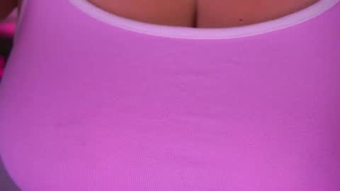 minifox_ online show from November 1, 2025, 8:27 am