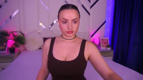 minifox_ online show from November 18, 2025, 8:19 am