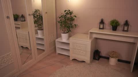 Mira online show from November 6, 2025, 4:52 pm