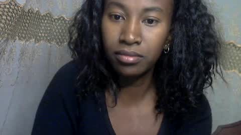 minouch211907 online show from July 19, 2026, 3:32 am