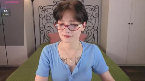 Olivia online show from September 26, 2025, 3:16 pm