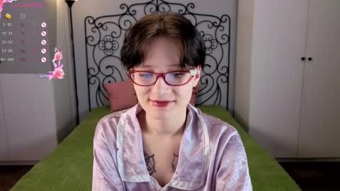 Olivia online show from September 27, 2025, 4:12 pm