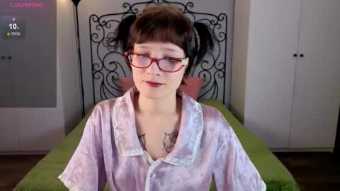 Olivia online show from October 18, 2025, 5:57 pm