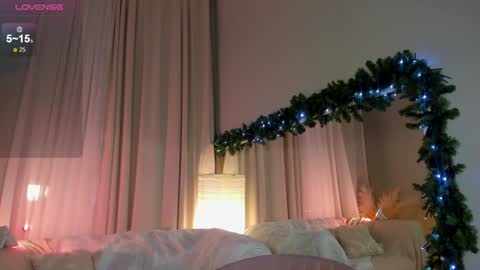 Snapshot of mintlackey chatting on January 1, 2025, 5:55 pm Lianna online show from January 1, 2025, 5:55 pm