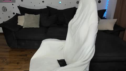 mira_fantasy online show from October 6, 2025, 4:32 am