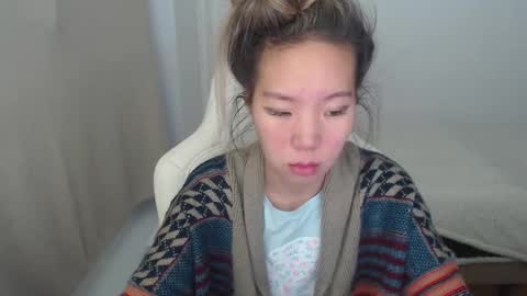 mira_g online show from November 22, 2025, 1:32 pm