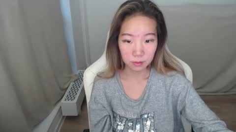 mira_g online show from December 3, 2025, 7:05 am