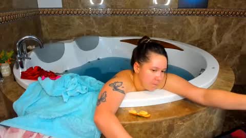 Snapshot of mira_karter chatting on December 5, 2024, 5:37 am Mira online show from December 5, 2024, 5:37 am