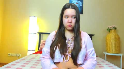 Snapshot of mira_karter chatting on March 11, 2025, 1:48 am Mira online show from March 11, 2025, 1:48 am