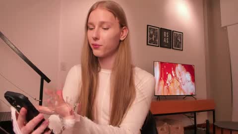 Snapshot of mira_lite chatting on May 2, 2026, 10:37 pm Mira online show from May 2, 2026, 10:37 pm