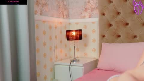 mira_lynxx online show from October 20, 2025, 4:24 am