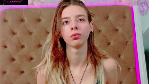 mira_lynxx online show from November 13, 2025, 5:17 am