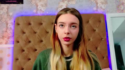 mira_lynxx online show from November 24, 2025, 5:07 am