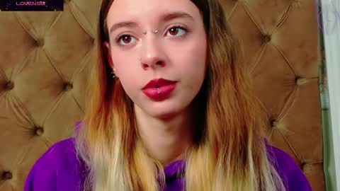 mira_lynxx online show from December 4, 2025, 5:17 am