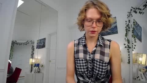 mira_marni online show from October 6, 2025, 11:29 am