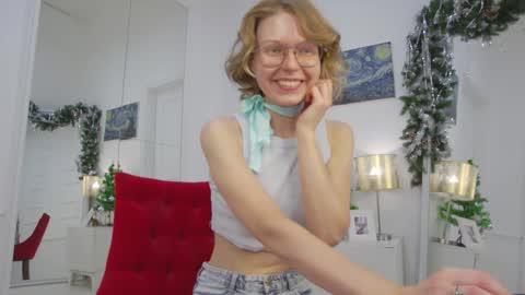 mira_marni online show from December 4, 2025, 11:19 am