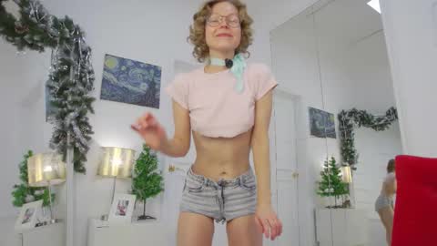 mira_marni online show from December 15, 2025, 11:14 am