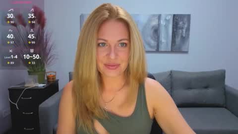Snapshot of mira_whitme chatting on October 14, 2025, 11:44 am Mira online show from October 14, 2025, 11:44 am