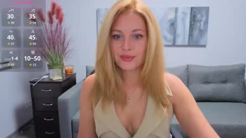 Snapshot of mira_whitme chatting on October 16, 2025, 11:44 am Mira online show from October 16, 2025, 11:44 am