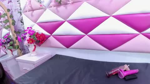 mirabella_miller online show from October 30, 2025, 12:17 pm