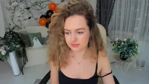 Emma online show from October 28, 2025, 7:27 pm