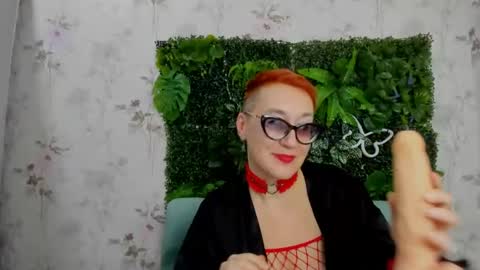 Snapshot of mirandagill chatting on December 16, 2024, 12:06 pm mirandagill online show from December 16, 2024, 12:06 pm