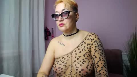 Snapshot of mirandagill chatting on March 12, 2025, 8:41 am mirandagill online show from March 12, 2025, 8:41 am